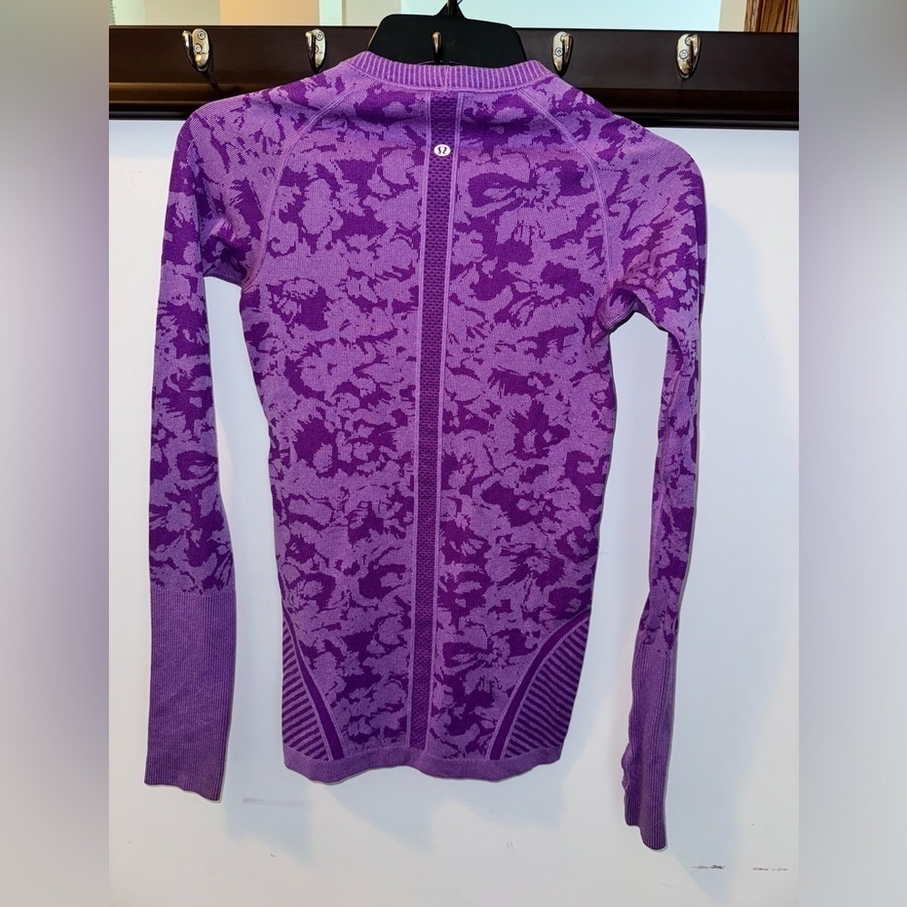 Lululemon Swiftly Tech Long Sleeve Crew
Heathered Tender Violet Size 4 - Picture 4 of 6